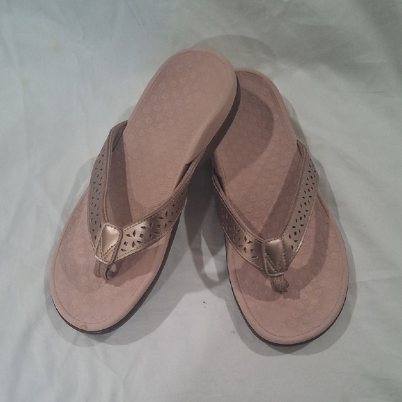 Vionic Women's Metallic Tan Women's Sandals Size 7 - Picture 2 of 7